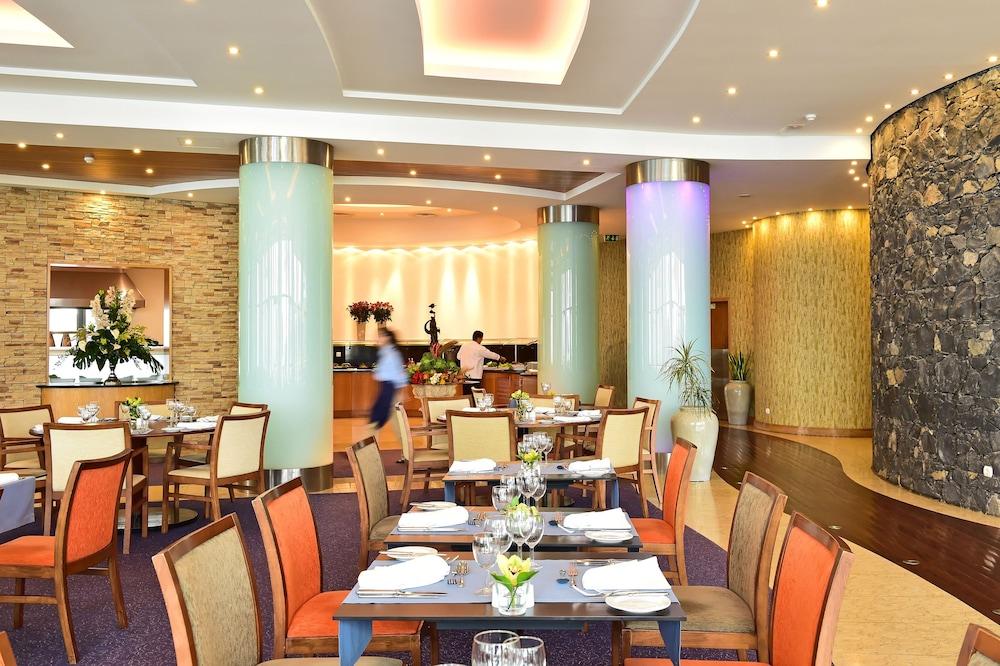 Pestana Grand Ocean Resort Hotel Funchal Dış mekan fotoğraf The restaurant