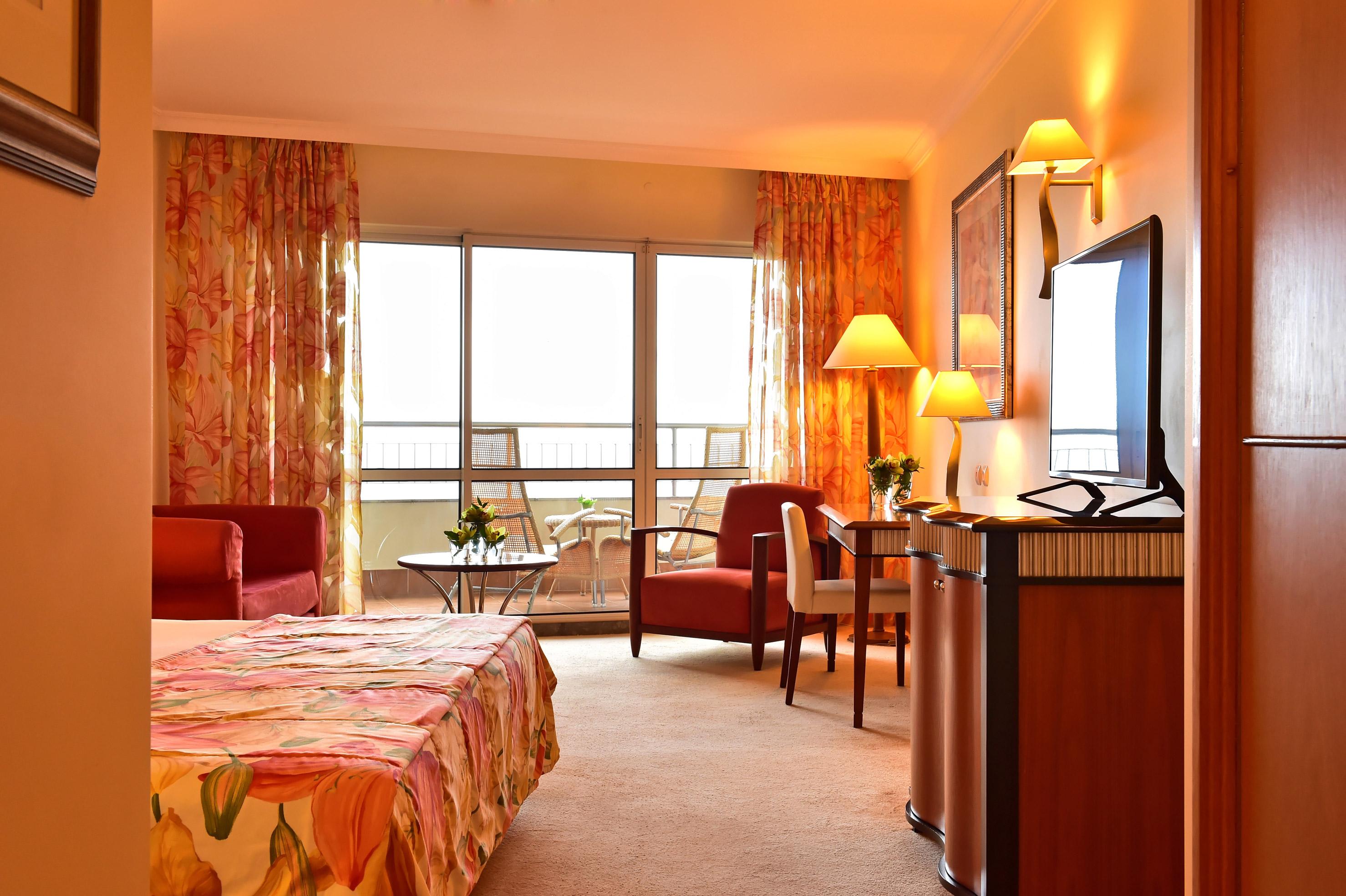 Pestana Grand Ocean Resort Hotel Funchal Dış mekan fotoğraf A typical hotel room