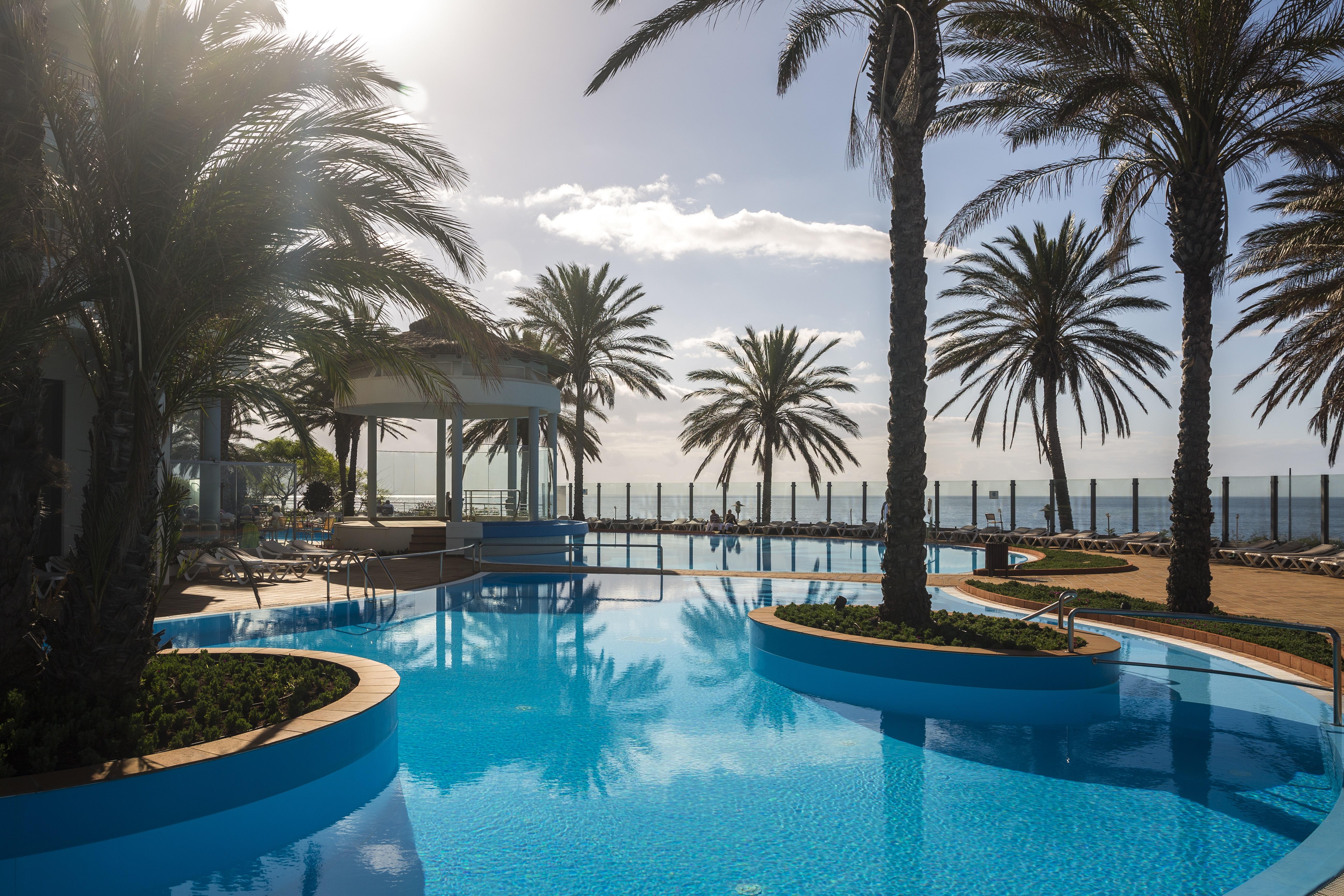Pestana Grand Ocean Resort Hotel Funchal Dış mekan fotoğraf The pool at the Royal Beach Palace