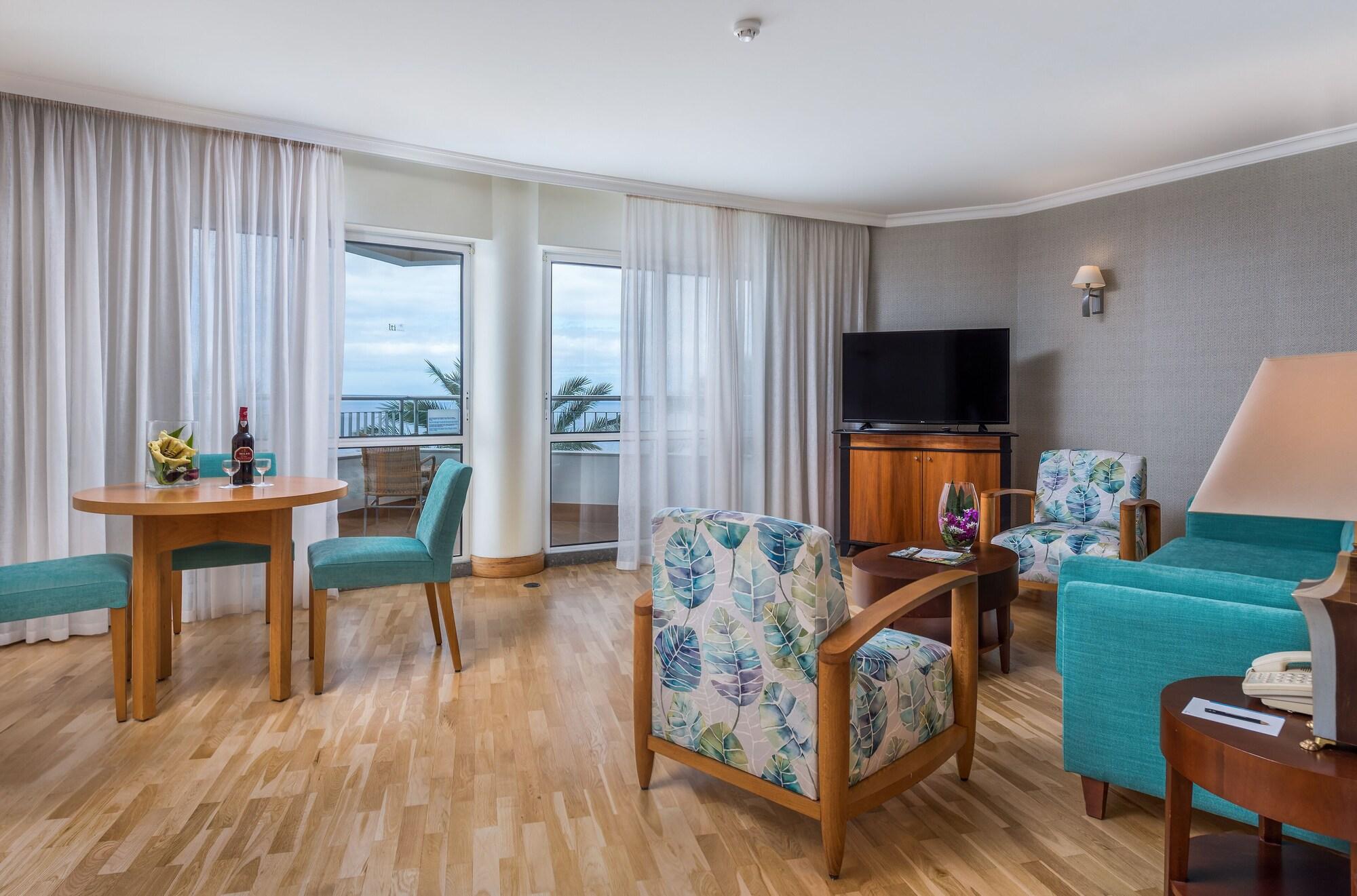 Pestana Grand Ocean Resort Hotel Funchal Dış mekan fotoğraf Suite