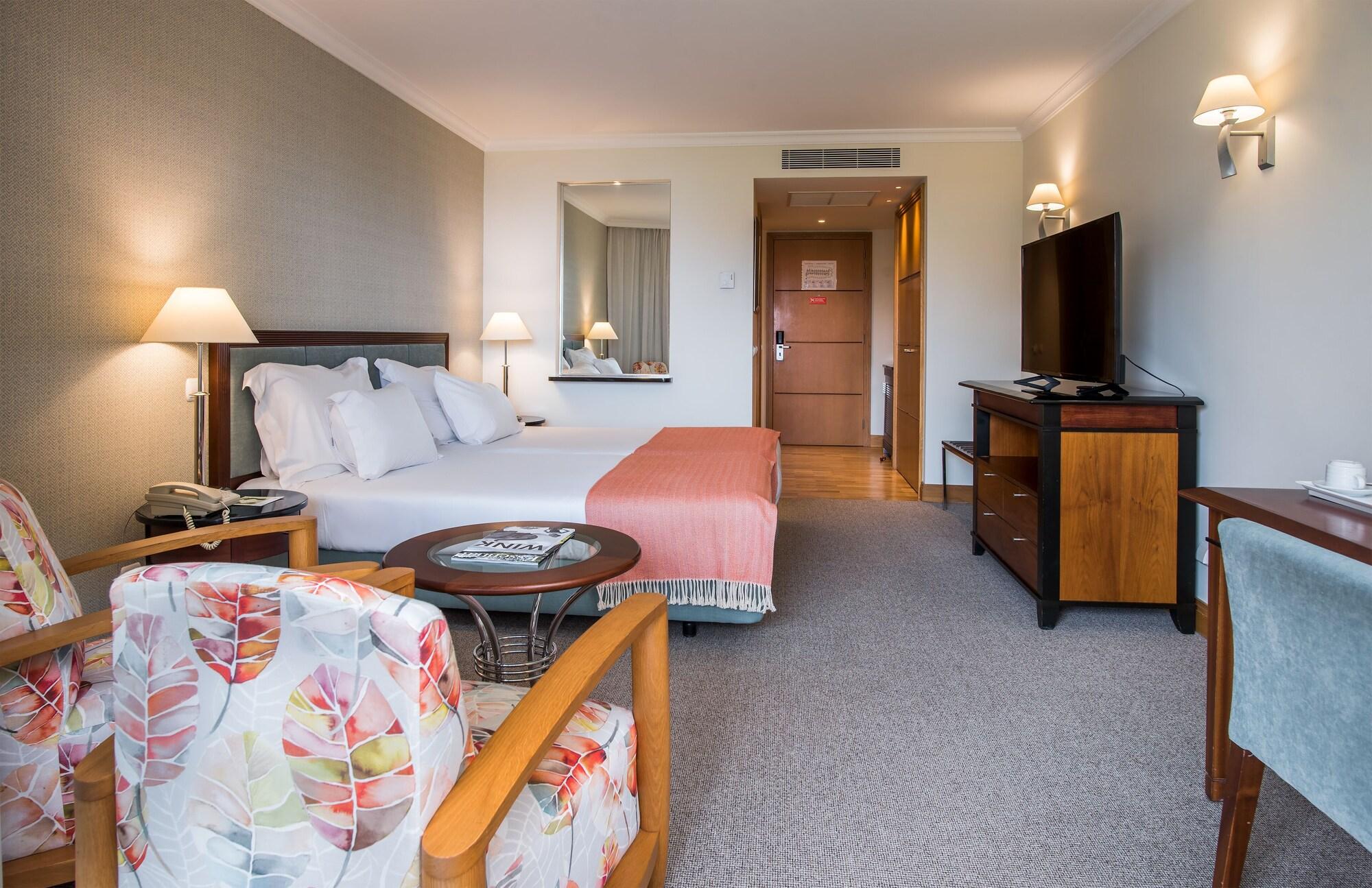 Pestana Grand Ocean Resort Hotel Funchal Dış mekan fotoğraf A room at the hotel