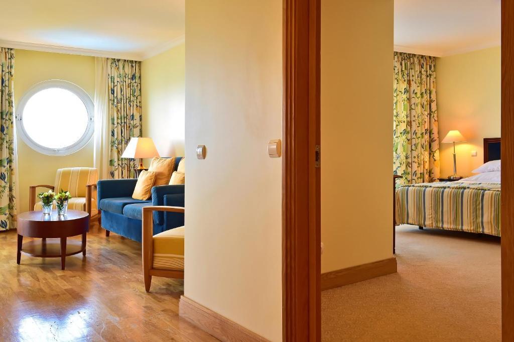 Pestana Grand Ocean Resort Hotel Funchal Dış mekan fotoğraf A suite at the Hotel