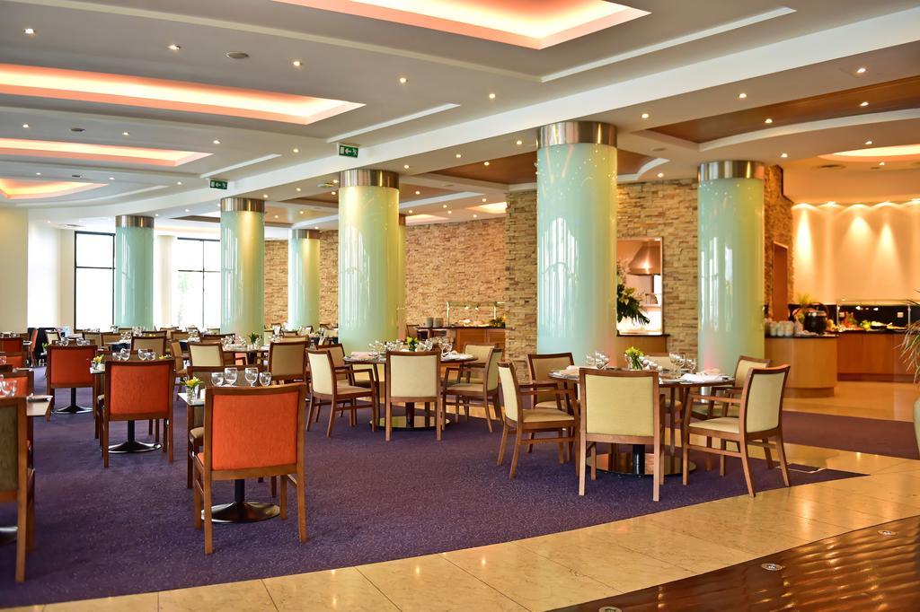 Pestana Grand Ocean Resort Hotel Funchal Dış mekan fotoğraf The restaurant