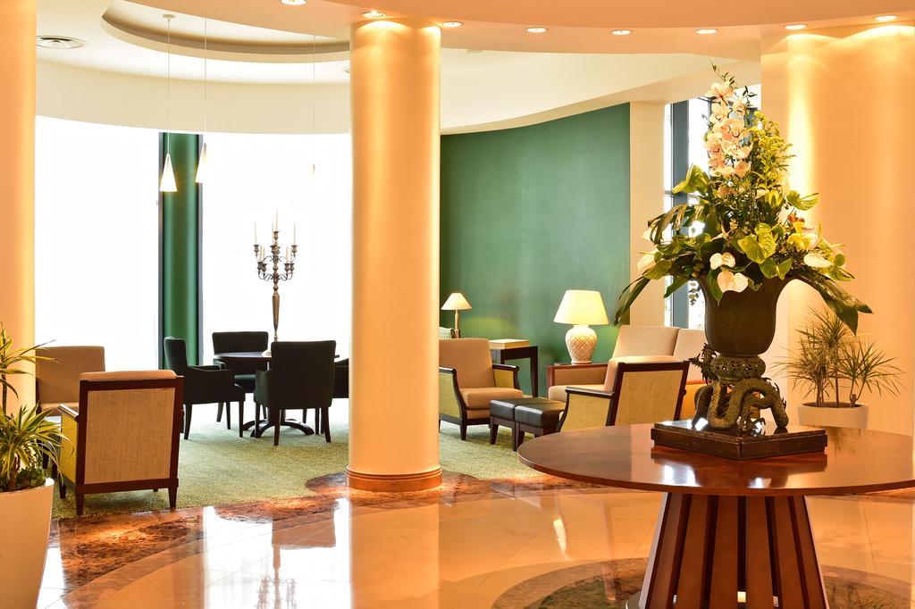 Pestana Grand Ocean Resort Hotel Funchal Dış mekan fotoğraf The lobby of the hotel