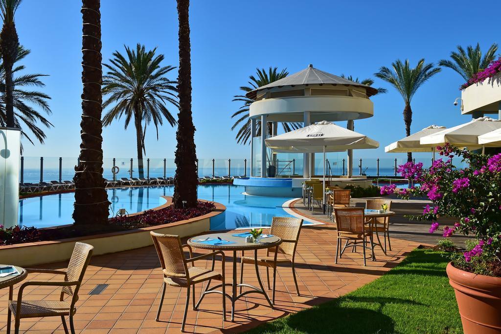 Pestana Grand Ocean Resort Hotel Funchal Dış mekan fotoğraf The pool at the Royal Beach Palace